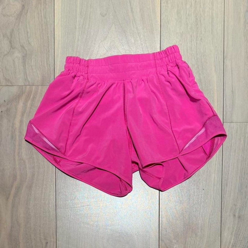 Lululemon sonic pink hotty hot shorts 4” size 4
